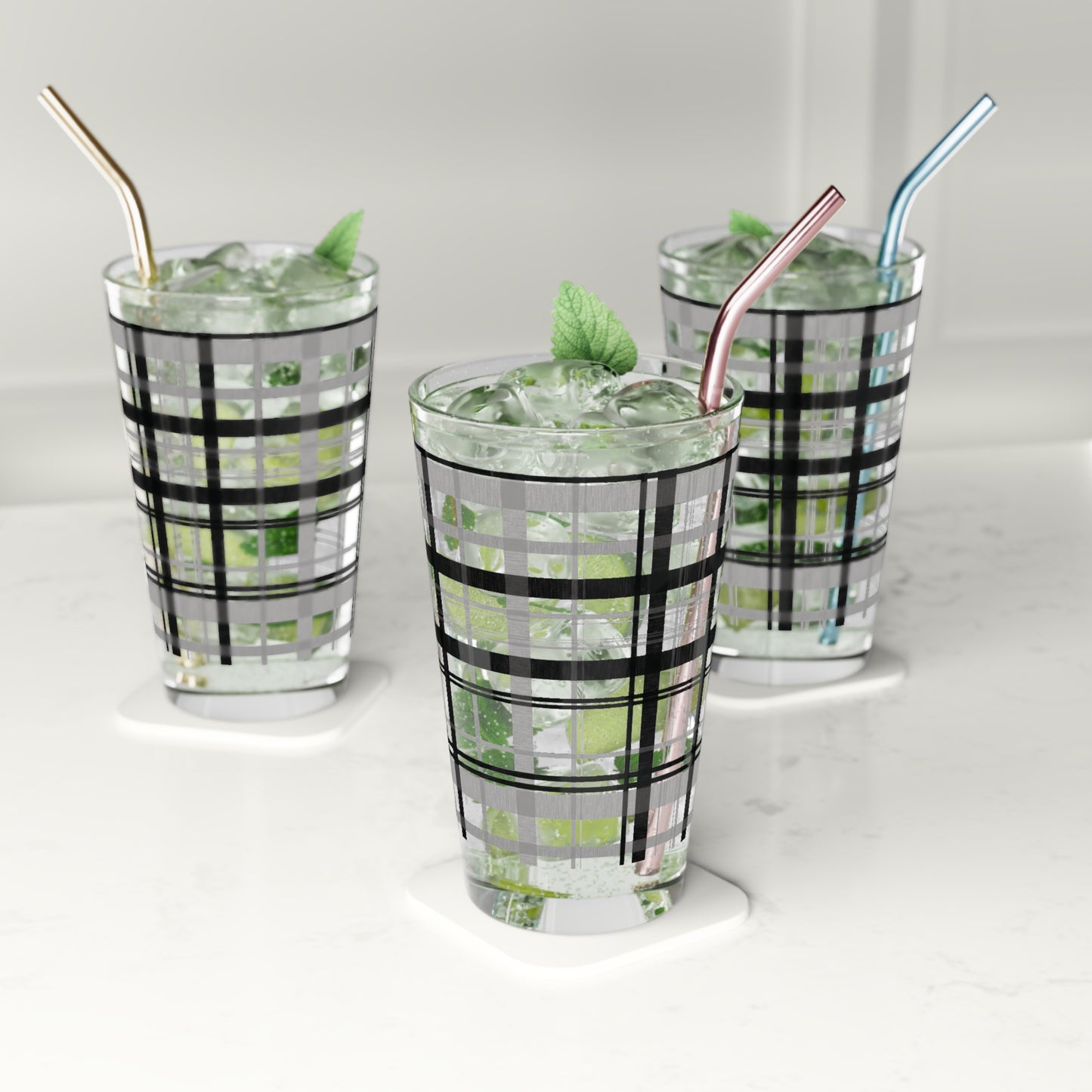 Plaid Pattern Pint Glass, 16oz - Perfect for Entertaining, Gifts, Home Decor, Barware, and Parties